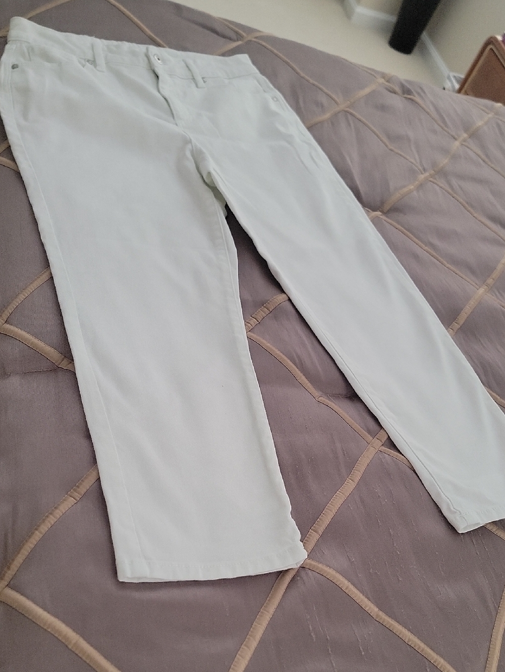 Women's Style & Co. White Curvy Capri Jeans, Size 12